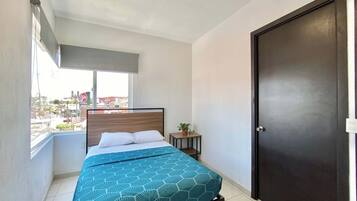 Basic Room | Bed sheets, wheelchair access