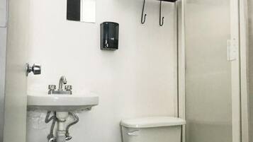 Basic Duplex | Bathroom