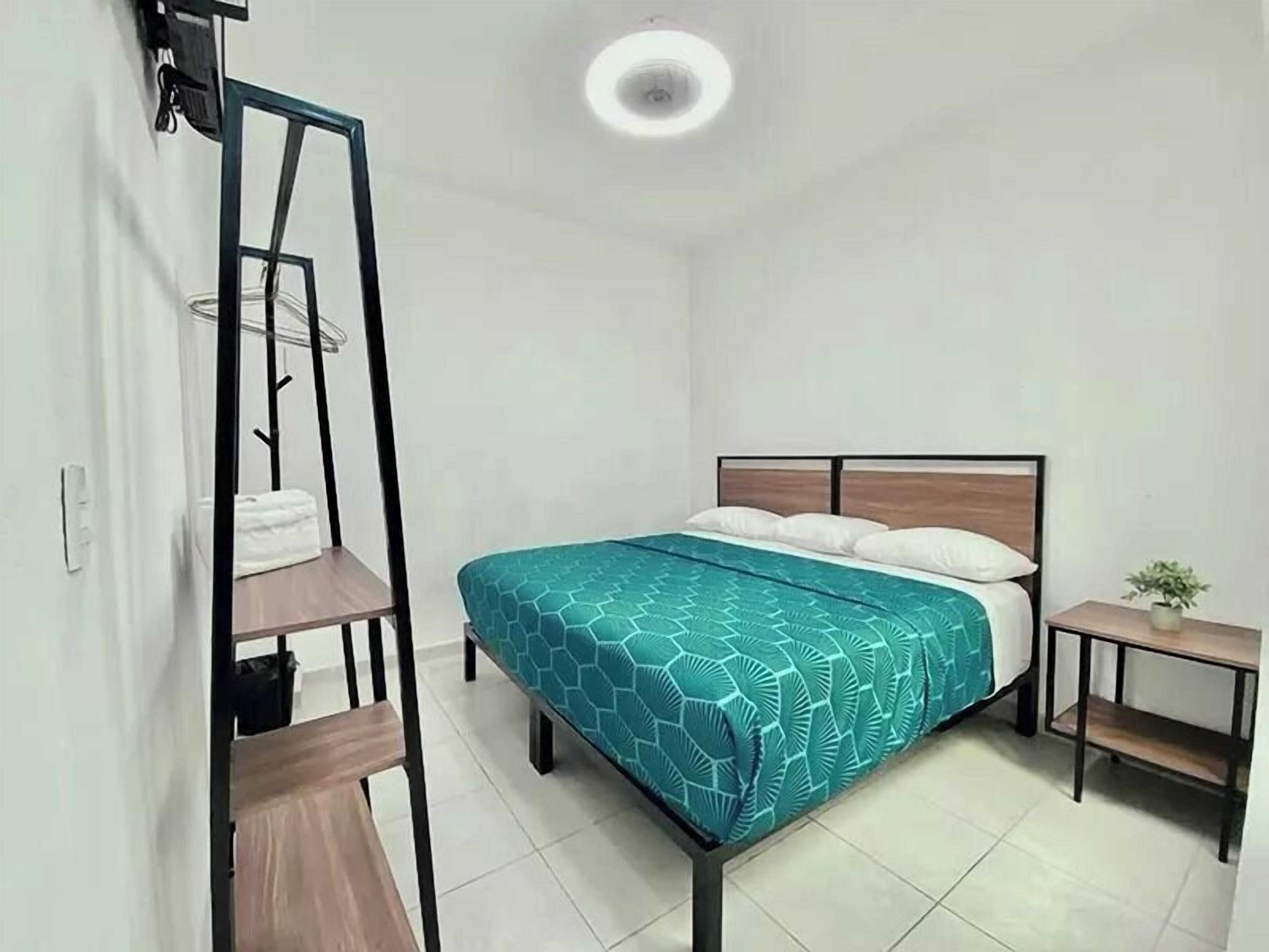 Basic Studio Suite | Bed sheets, wheelchair access