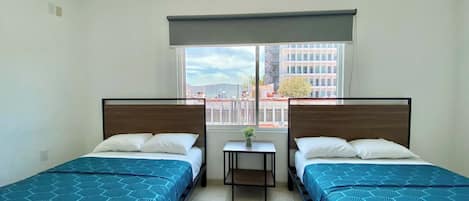 Chambre quadruple de base | Literie fournie, accessible en fauteuil roulant