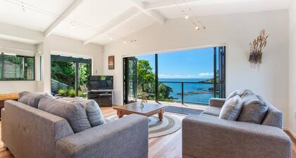 Beachfront Enclosure Bay - Modern 4 Bedroom Home with the Beach on your Doorstep!