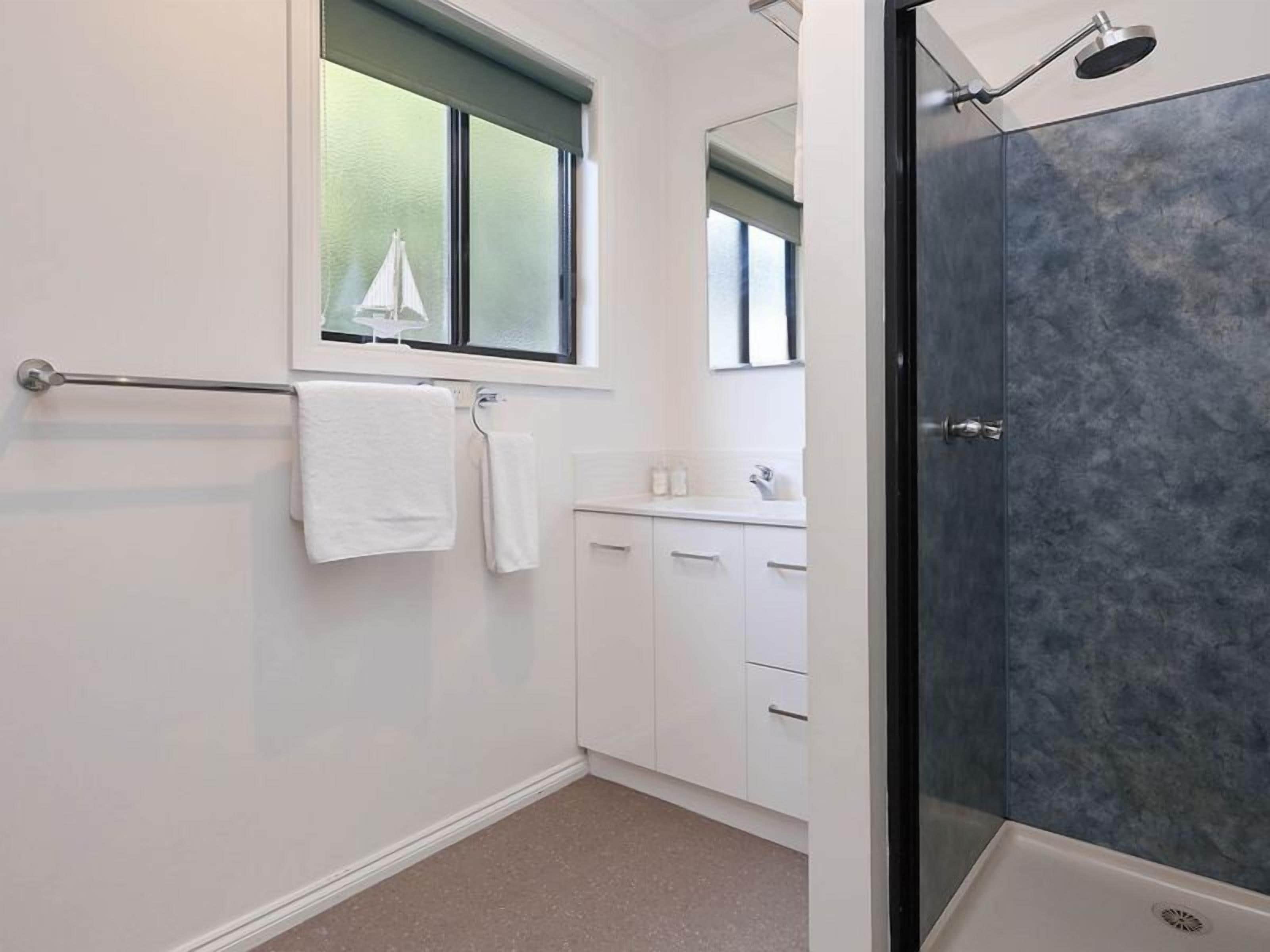 Bruser, hårtørrer, håndklæder, Sæbe