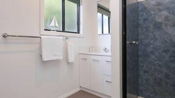 Bruser, hårtørrer, håndklæder, Sæbe