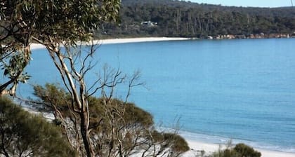 KINGFISHER COTTAGE Beachfront at Bay of Fires