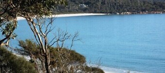 KINGFISHER COTTAGE Beachfront at Bay of Fires