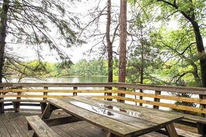 Outdoor dining - Lakehaus on Blass Lake (Wisconsin Dells)