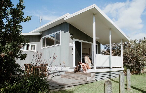 Deluxe Cabin, 2 Bedrooms | Terrace/patio