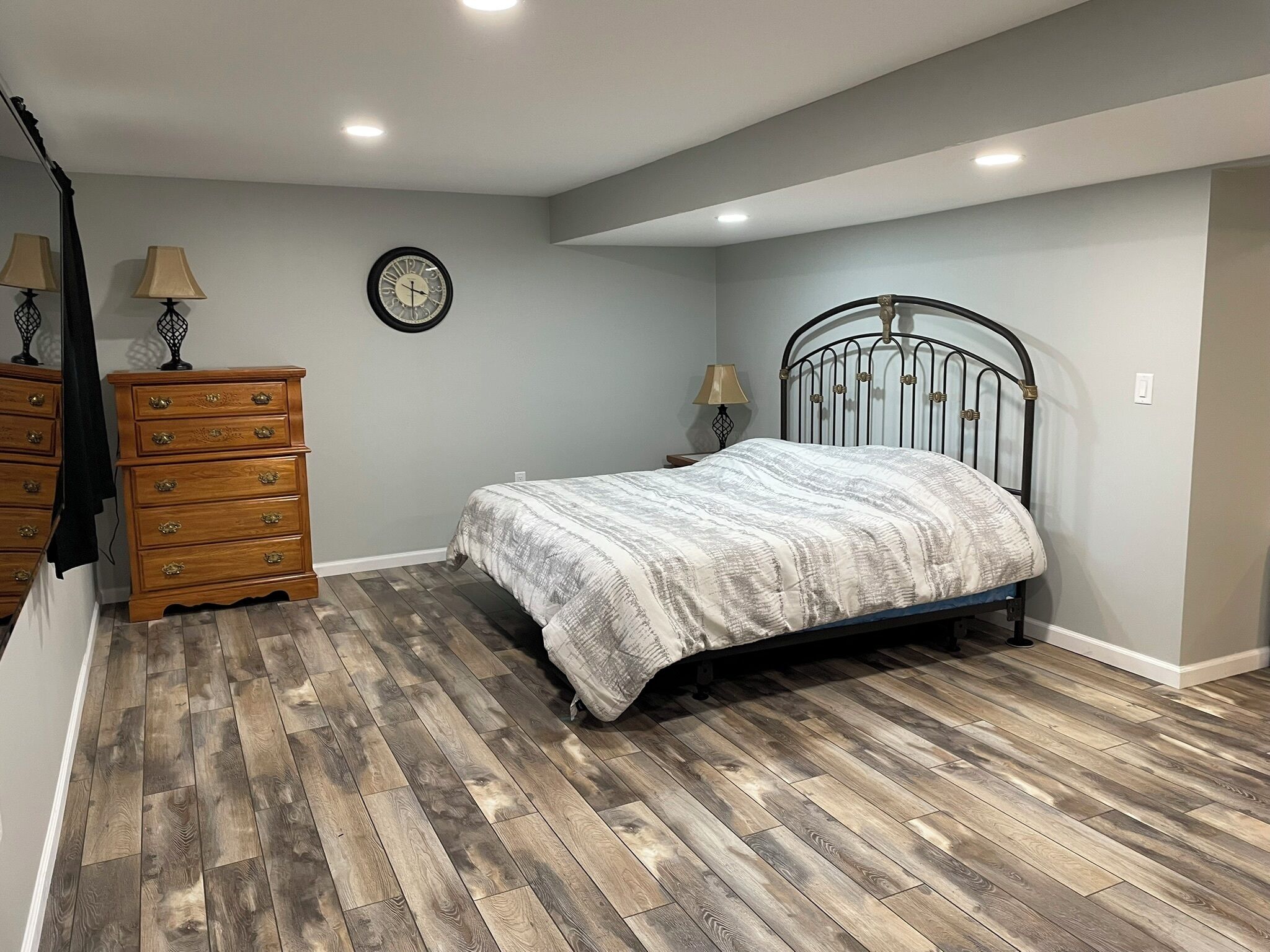 3 bedrooms, internet, bed sheets