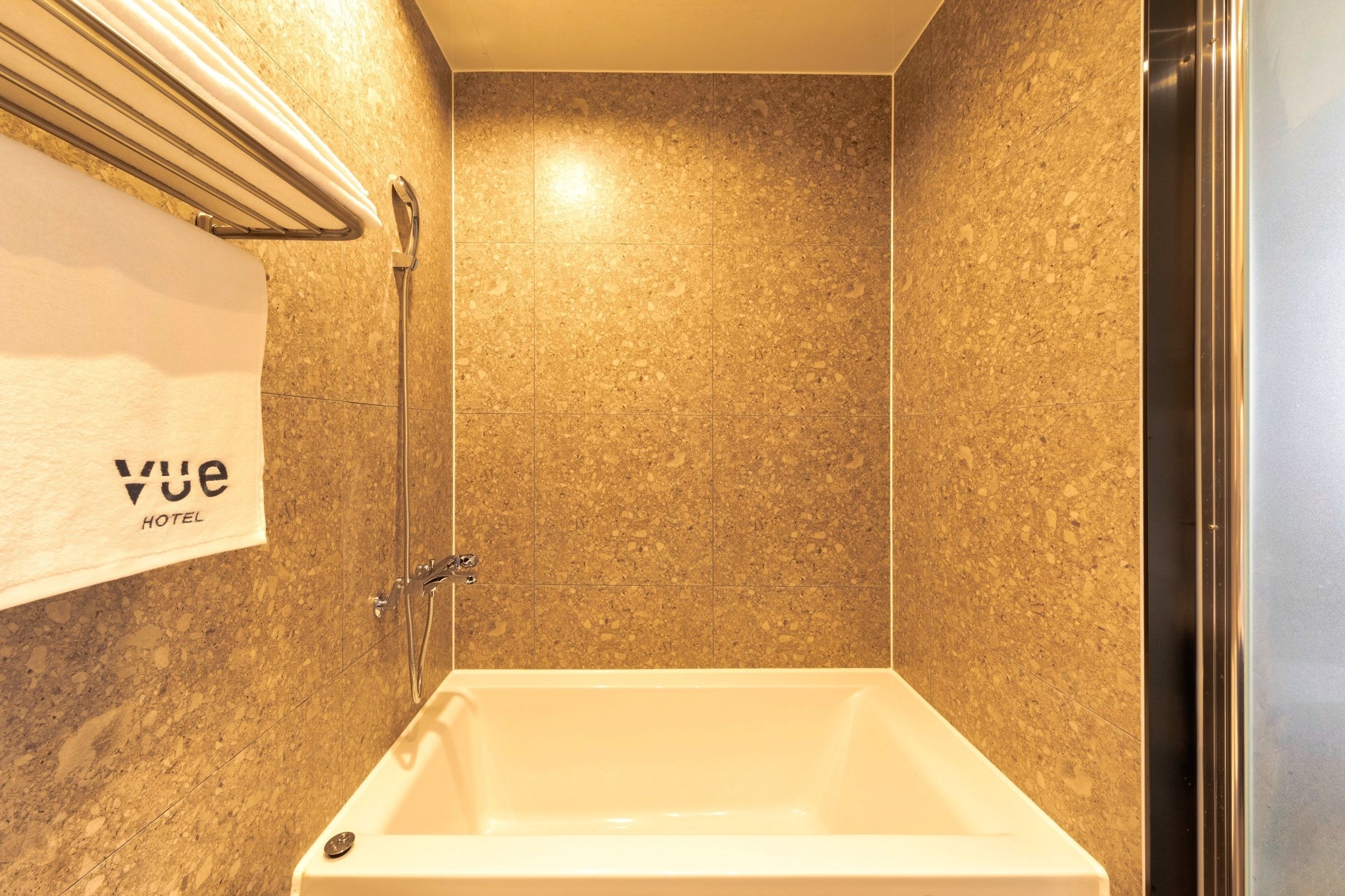 deep-soaking bathtub