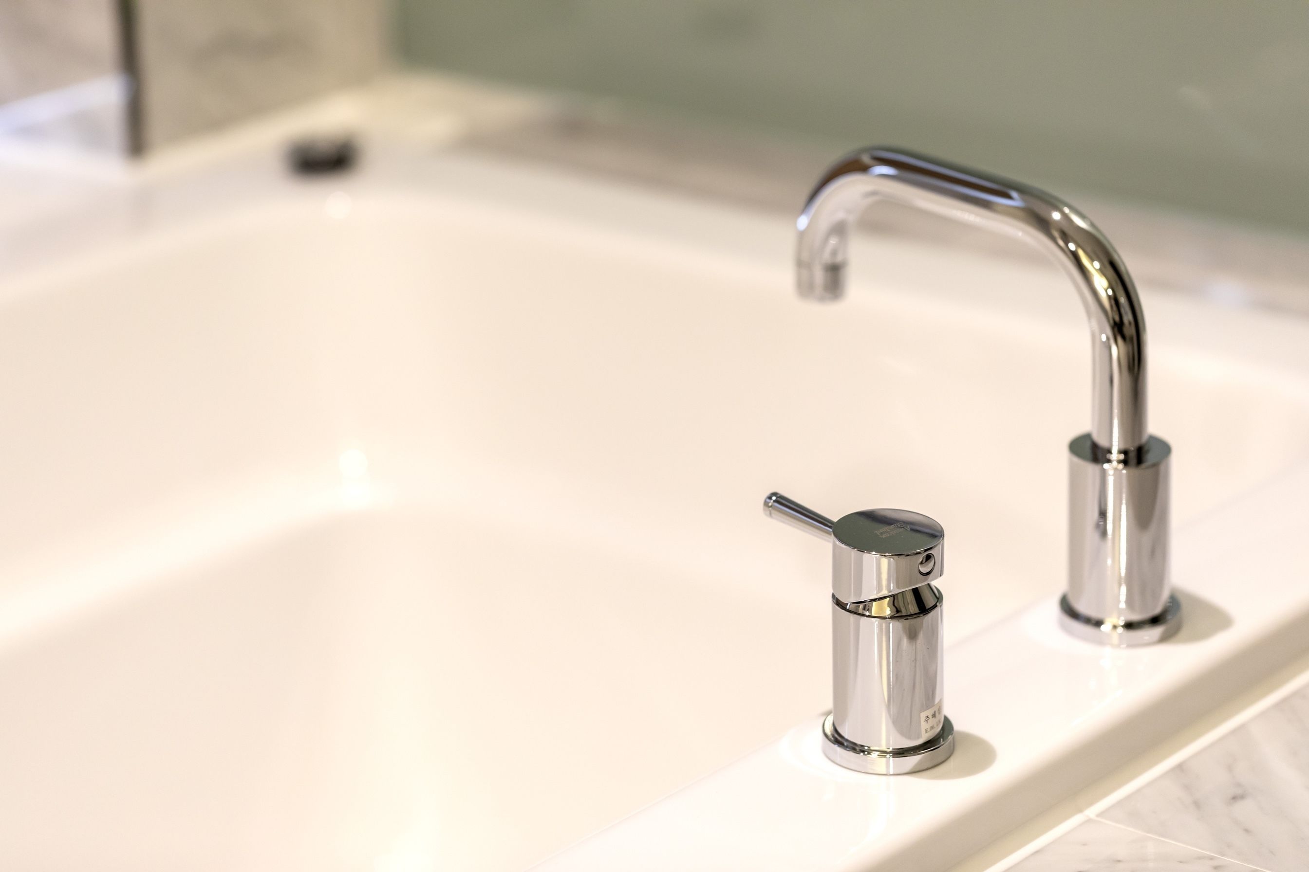 deep-soaking bathtub