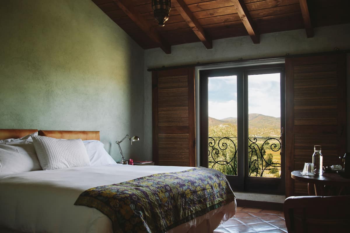 Habitación doble, 1 cama de matrimonio grande | Decoración individual, tabla de planchar con plancha, wifi gratis