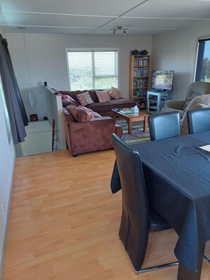 TV, fireplace, DVD player, books - Comfortable Beach-Front House (Turakina Beach)