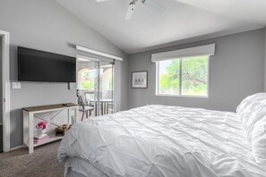 2 bedrooms, iron/ironing board, free WiFi, bed sheets - Picture Perfect Paradise Valley Condo (Paradise Valley)