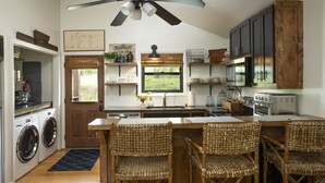 Coffee/tea maker, fridge, microwave, oven - Cozy Waterfront Chalet with Great Dock (HIAWASSEE)