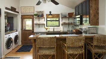 Frigorífic, microones, forn i placa de cuina