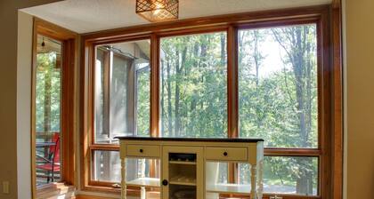 Arbor Dell 1 Block from Lake Delton