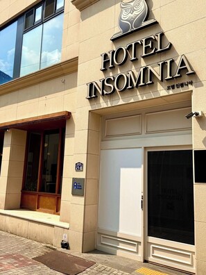 Konaklama yerinin ön cephesi