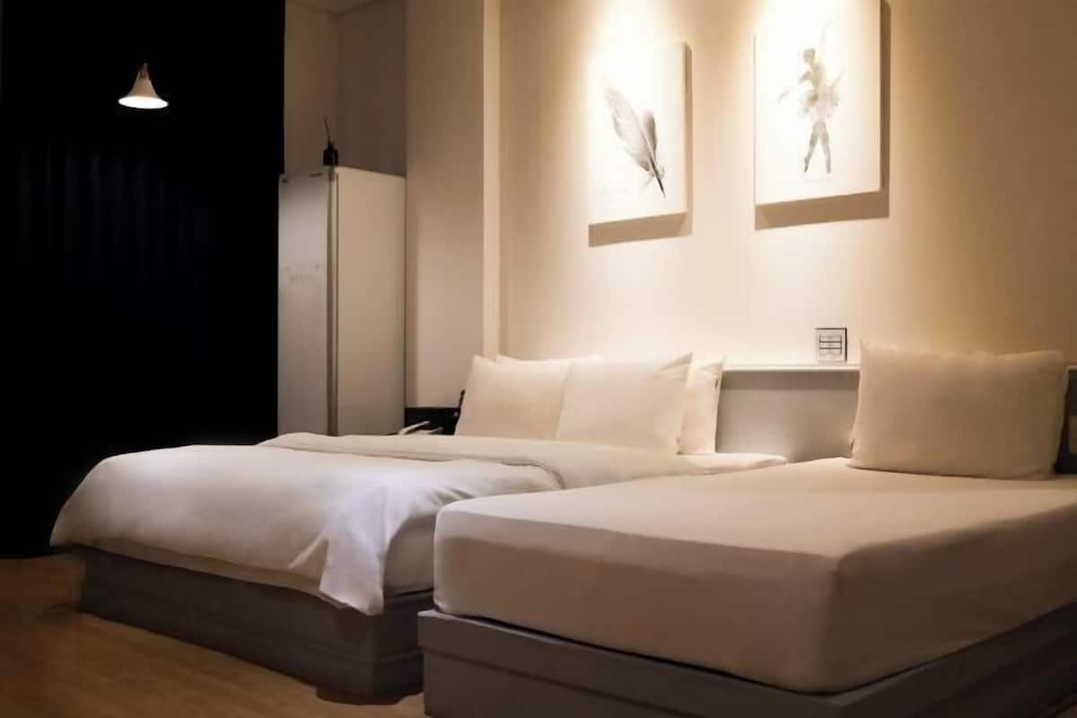 1 bedroom, premium bedding, memory foam beds, laptop workspace