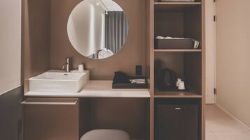 Deluxe Room | Premium bedding, memory-foam beds, laptop workspace, blackout curtains
