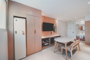 Suite Twin Room | Premium bedding, memory foam beds, laptop workspace, blackout drapes - Hotel Insomnia (Daegu)