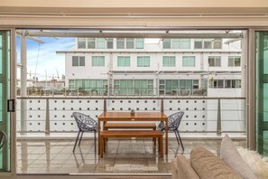 Departamento urbano, 1 cama King size, con acceso para personas discapacitadas | Balcón