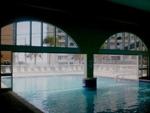 室内游泳池，室外游泳池