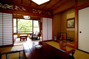Down comforters, in-room safe, blackout drapes, free WiFi - Onsen Ryokan Mitake (Hakone)