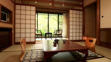 Kamar Tradisional (Japanese Style for 2 Guests) | Selimut bulu angsa, brankas, tirai kedap cahaya, dan Wi-Fi gratis