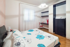 3 chambres, fer et planche à repasser, accès au Wi-Fi (inclus)