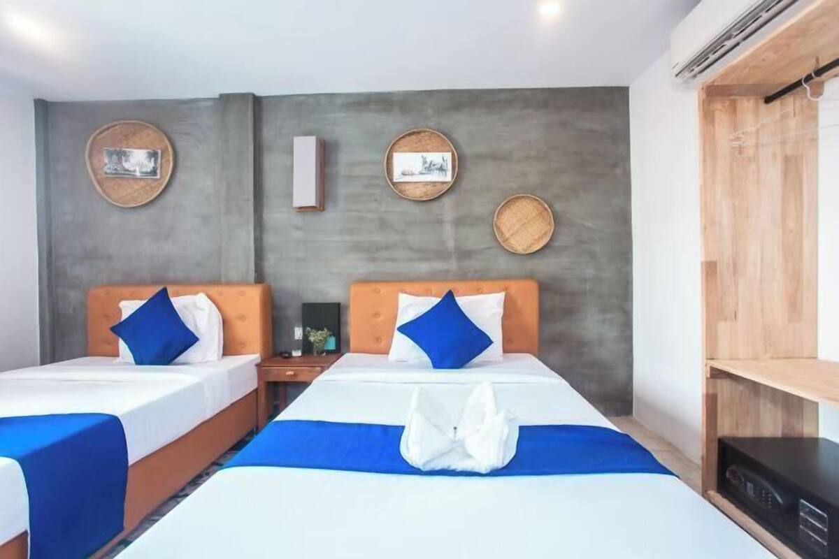 1 bedroom, Egyptian cotton sheets, premium bedding, pillowtop beds