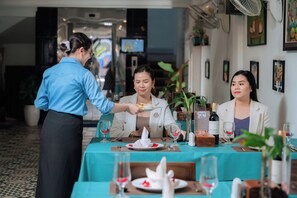 Restaurant - Grand Elevation Hotel (Phnom Penh)