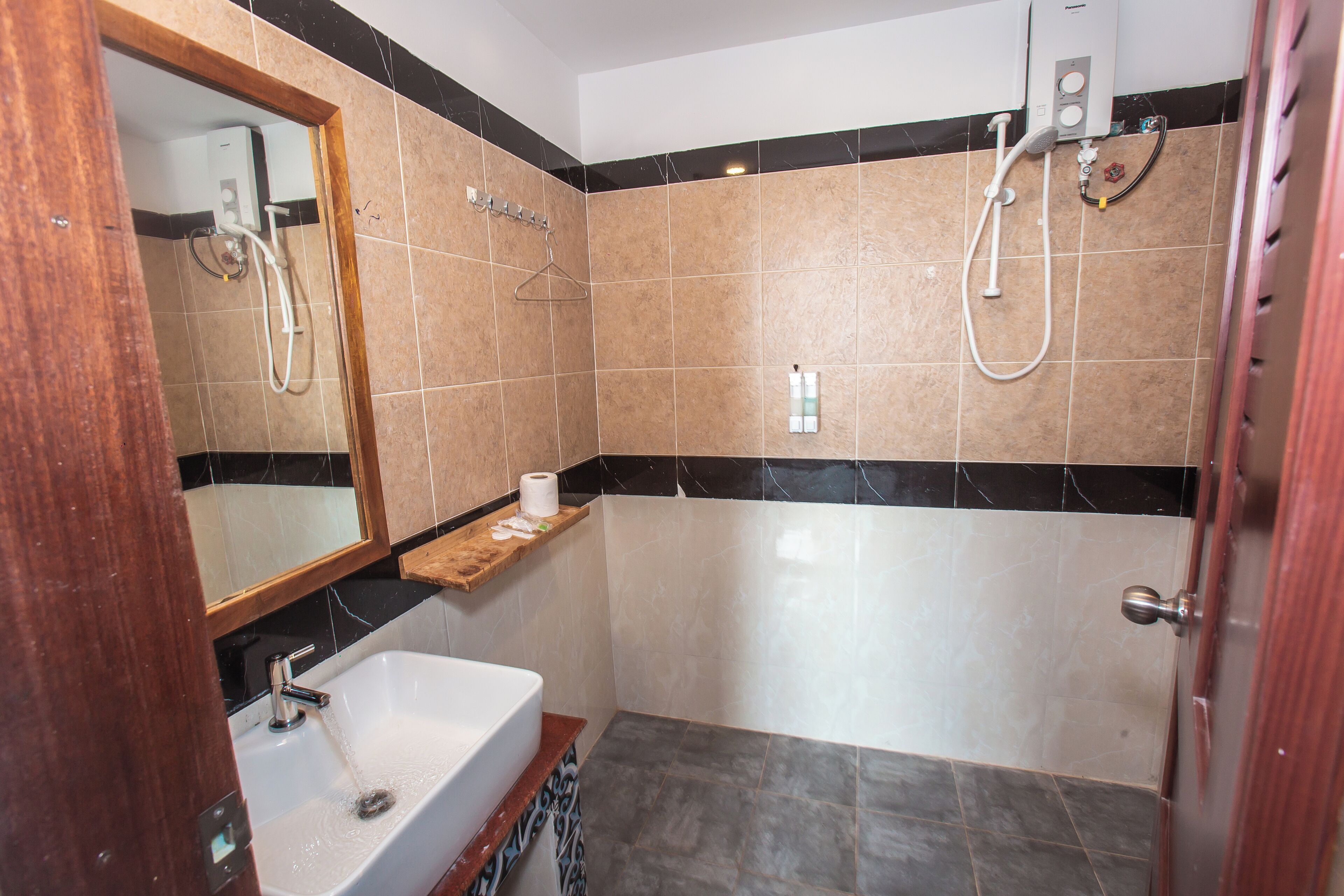 Photo - Grand Elevation Hotel