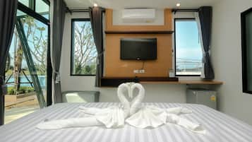 2 Bedrooms Villa Garden View