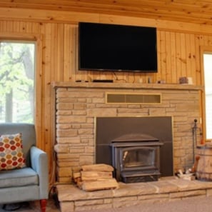 Interior - Pine Cottage on Blass Lake (Wisconsin Dells)