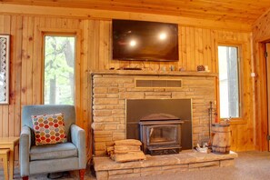 Interior - Pine Cottage on Blass Lake (Wisconsin Dells)