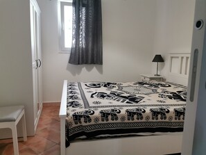 3 chambres, accès au Wi-Fi (inclus), literie fournie