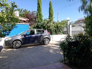 Property grounds - In the Villa by Aunt Tina (Bari)