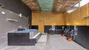Utendørsbasseng