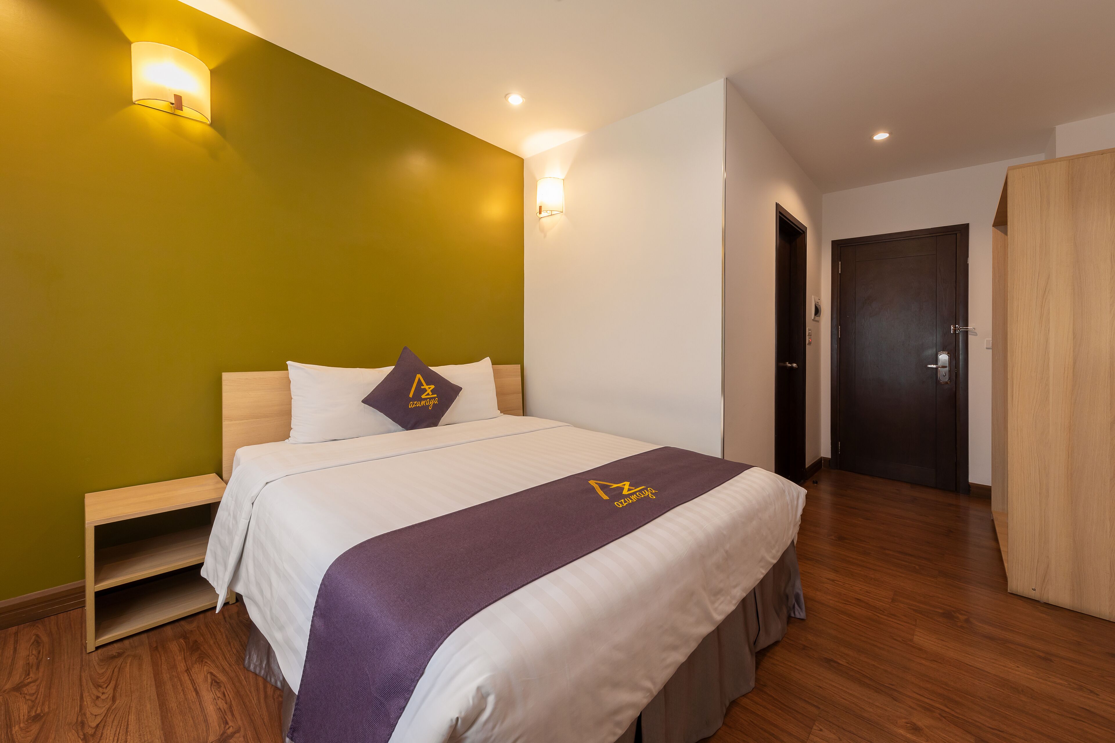 deluxe | in-room safe, desk, blackout curtains, iron/ironing board