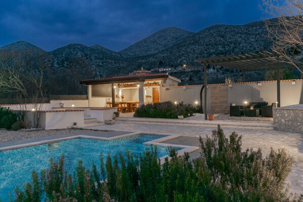 Outdoor pool, a heated pool - Villa Biokovska (Makarska)