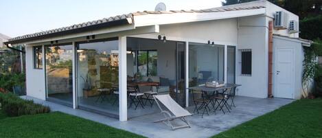 تناول الطعام بالخارج