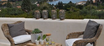 Landhaus mit Meerblick zwischen Zitrusfrüchten, Kaktusfeigen und mediterranen Düften