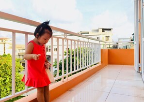 Balcony - Rabbit Motel (Hue)