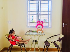 Fridge - Rabbit Motel (Hue)