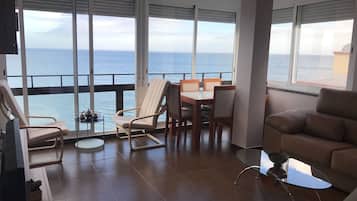 Een televisie en een dvd-speler