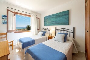 3 chambres, fer et planche à repasser, accès à Internet, literie fournie