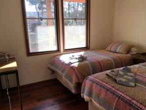 3 soverom, strykejern/-brett, reiseseng for barn og sengetøy