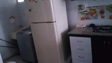 Apartamento Amoblado  | Dapur kecil pribadi | Lemari es, microwave, oven, dan mesin pembuat kopi/teh