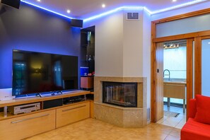 Smart-TV, Kamin, DVD-Player, Stereoanlage