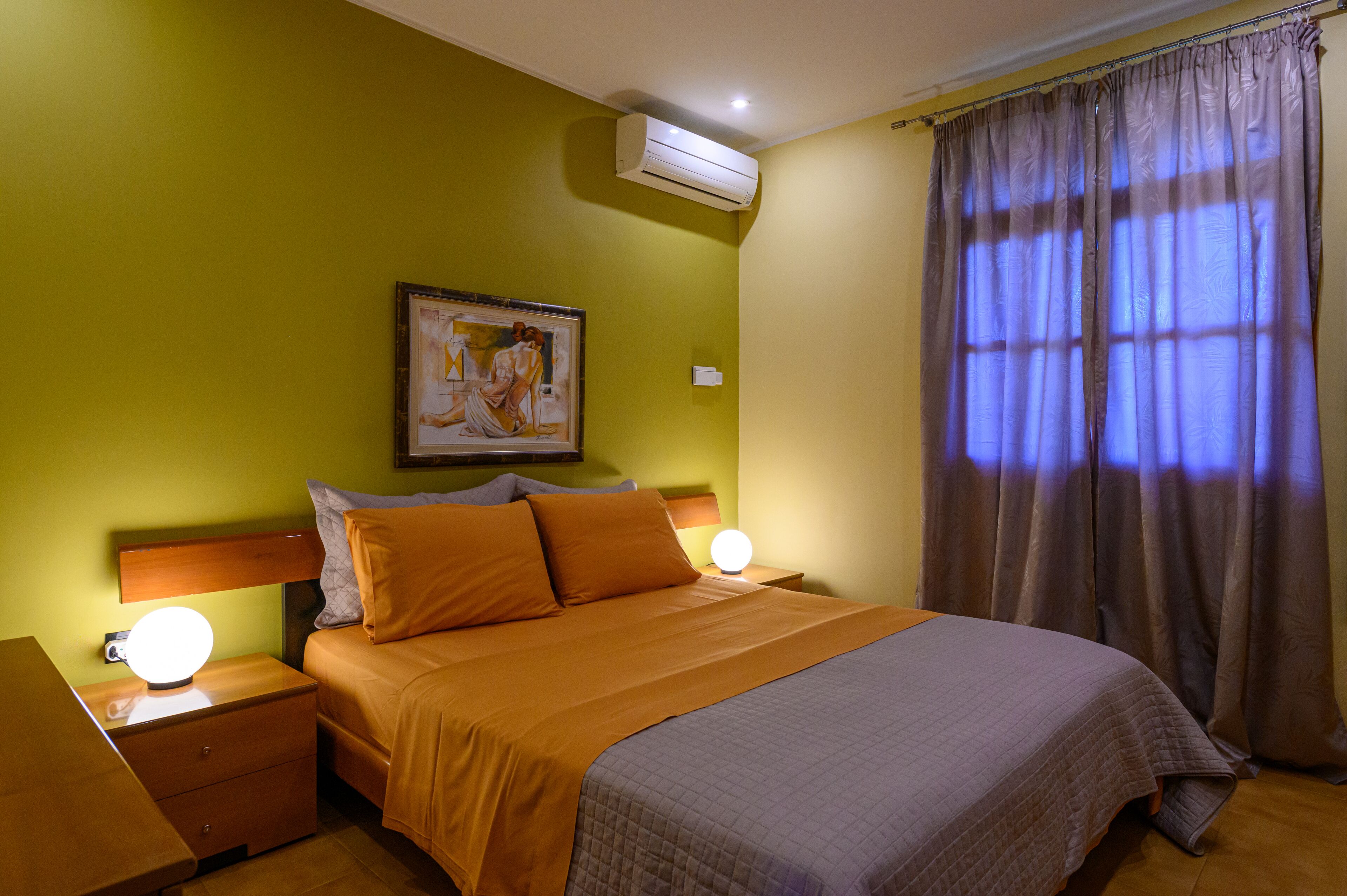 3 chambres, coffres-forts dans les chambres, bureau